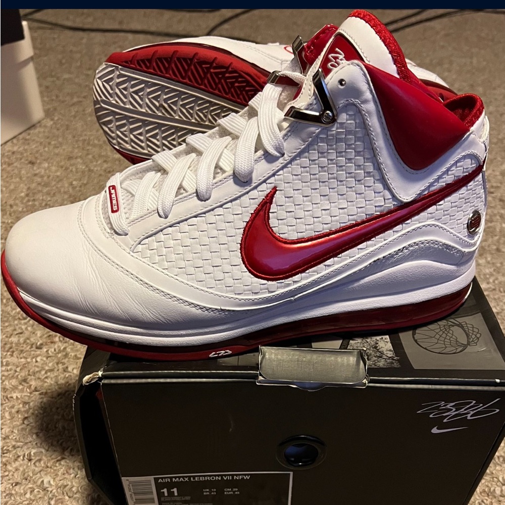 2010 Air Max LeBron 7 NFW “White Varsity Red”